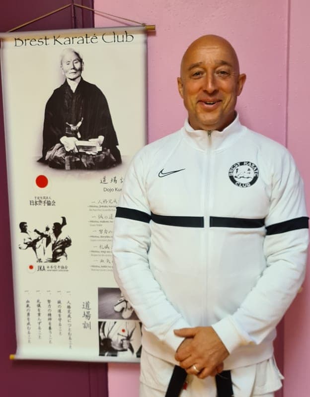 Portrait de Gilles Mignerat, 2e dan, enseignant karaté contact